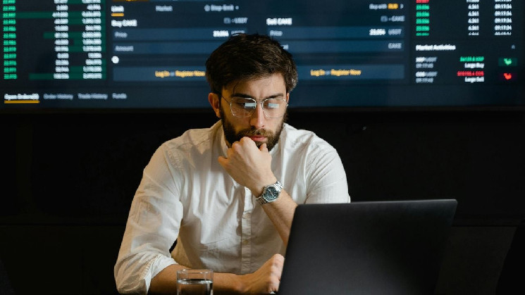 CORE, THETA и CRV ведут рост на крипторынке, Индекс страха и жадности сигнализирует о «крайней жадности»