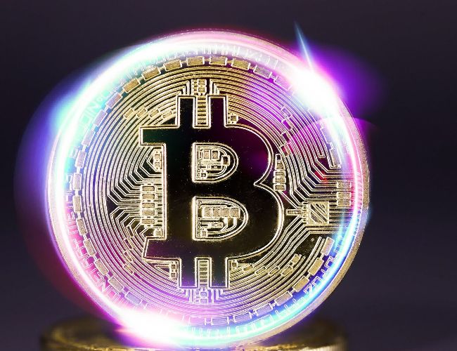 Биткойну нужно преодолеть уровень продаж для достижения 100 тысяч долларов, аналитики предупреждают о возможной волатильности на рынке.