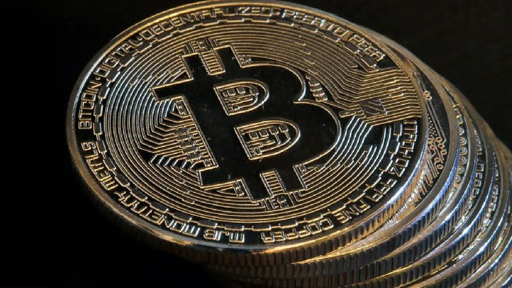 Пробуждение старых биткойнов: как 20 миллионов долларов находят новые кошельки на фоне падения цен