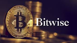 Bitwise предсказывает корпоративное принятие биткойна в 2025 году: новые инвестиции и ETF-сравнения.