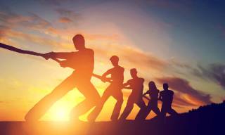 Ценовые колебания биткойна: скидки в США и премии в Южной Корее