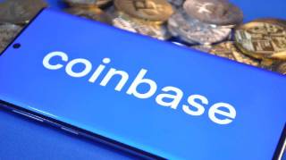 Голова Coinbase: Установи починають тримати криптовалюту