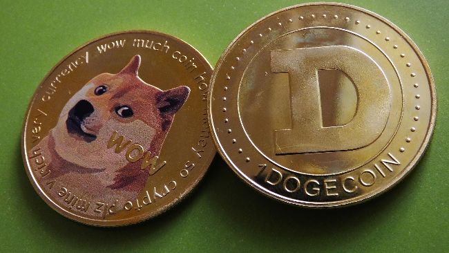Великі інвестори активно купують 470 мільйонів Dogecoin, незважаючи на падіння ціни: що чекає на криптовалюту?