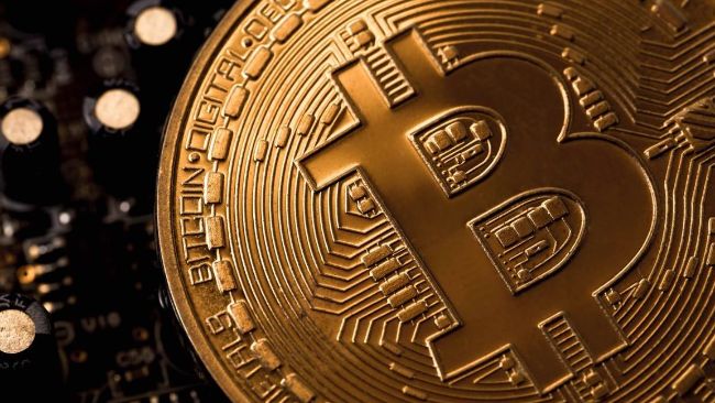 Сильная занятость в США: влияние на курс биткойна и прогнозы ФРС