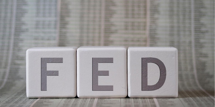 ФРС может отложить снижение ставок до ноября