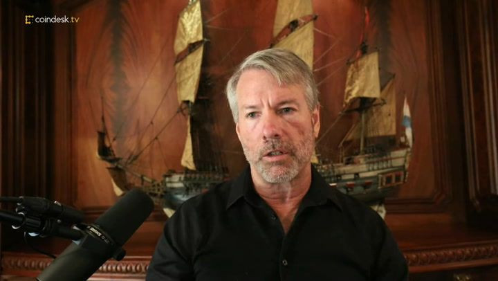 Цена биткойна и долговые риски: что ждет MicroStrategy при падении стратегии на 50%