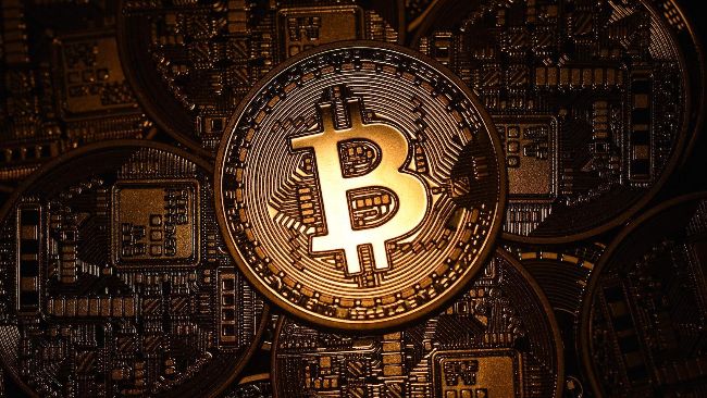 Киты продают Биткойн на Binance: что ждать в ближайшее время?