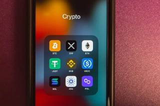 Криптовалюты XRP и Solana: шанс на достижение капитализации в 200 миллиардов долларов в апреле