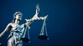 Шахраї підробляють судові документи та вимагають біткойни для вирішення питань з присяжними