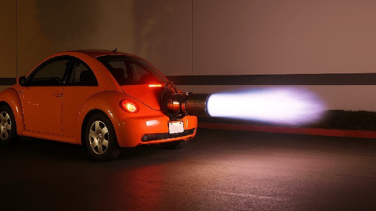 Крипторынок восстанавливается: биткойн на $83,000, альткойны показывают рекорды роста