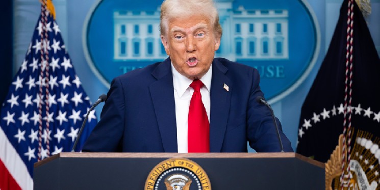 Увольнение Пауэлла: как это повлияет на Биткойн и экономику США?