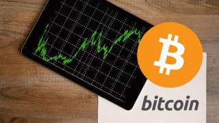 Биткойн опережает S&P 500 на 50% спустя две недели после тарифов Трампа