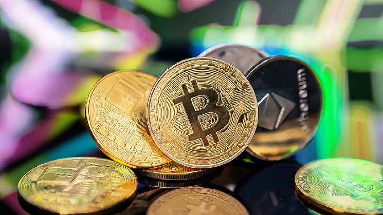 Крупные покупатели Биткойна активно увеличивают свои запасы, что может привести к росту цен на криптовалюту.