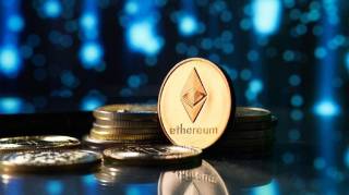 Grayscale закликає SEC дозволити стейкінг для ETF на ефірі, аби компенсувати 61 мільйон доларів втрат і зміцнити інвестиції в криптовалюту в США.