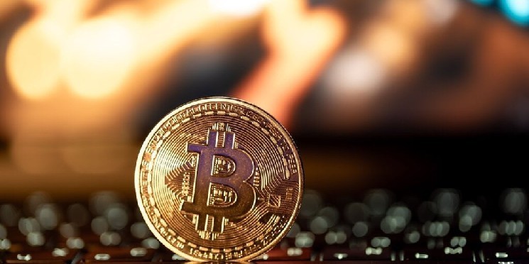 Обеспечение биткойна на биржах упало до семилетнего минимума на фоне ожиданий изменений и притока фондов в $3.2 миллиарда.