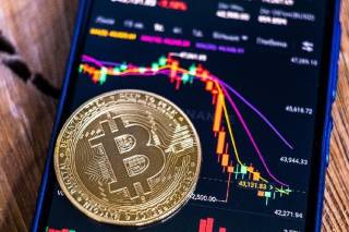 Биткойн выше $95 000: рост на фоне экономических тревог и предупреждений аналитиков о рисках рынка