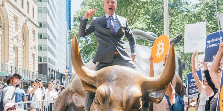 Биткойн растет на фоне позитивных отчетов Microsoft и Meta, достигнув 97 000 долларов