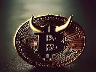 Биткойн может достичь $135,000 за 100 дней: прогноз экономиста на фоне улучшения рыночной ситуации.