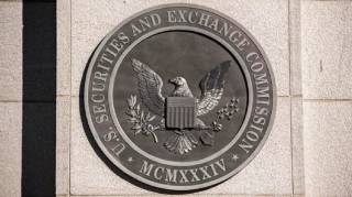 SEC предостерегает инвесторов от FOMO: придерживайтесь долгосрочных стратегий в мире криптовалют