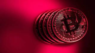 Біткойн на порозі корекції: короткострокові інвестори почали продавати