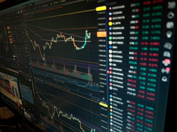 Біткоїн відновлюється до $110,000: ADA та DOGE лідирують у підйомі серед криптовалют після загроз тарифів Трампа
