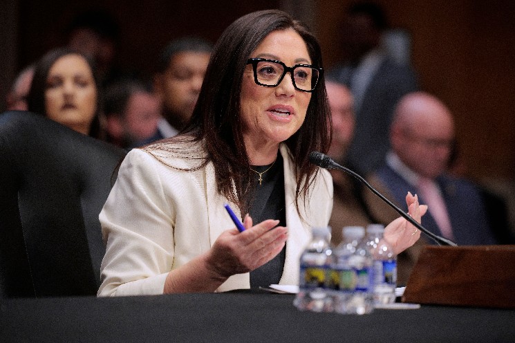 Міністерство праці США переглядає позицію щодо криптовалют у пенсійних заощадженнях: скасування попереджень та нові можливості для інвесторів.