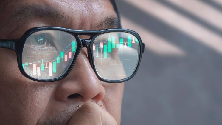 Биткойн поднимается к $106,000 на фоне роста акций и крипторынка