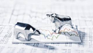 Крипторынки под давлением: Dogecoin и Cardano теряют позиции, биткойн остается стабильным