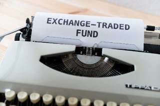 Советники по инвестициям лидируют в спотовых биткойн-ETF, растет интерес к эфиру