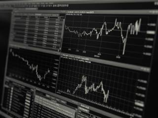 Біткойн і XRP під тиском, Хан Сент відзначає оптимізм торгів між США та Китаєм; увага на інфляцію в США.