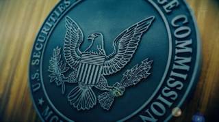 SEC откладывает решение по спотовым ETF на альткойны: VanEck и Hedera в ожидании