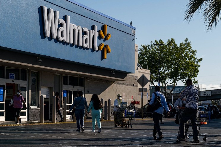 Walmart и Amazon могут выпустить свои стейблкоины в США: потенциальные изменения в финансовых услугах