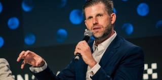Эрик Трамп опроверг участие в дебюте Tron на Nasdaq, подчеркивая дружеские связи с Джастином Суном и влияние семейного бизнеса на криптоиндустрию.