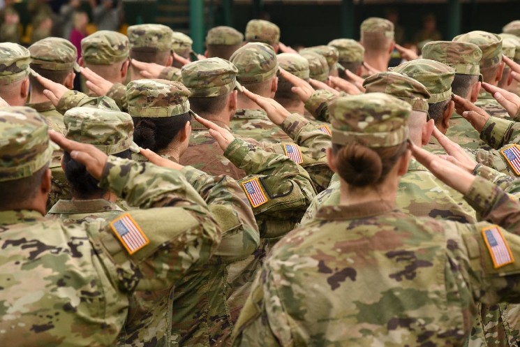 Шанси військових дій США проти Ірану знизилися на фоні переговорів, Біткойн відновлює позиції після реакції на загострення ситуації