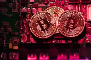 Корреляция биткойна и акций майнинговых компаний достигла минимума: новый виток волатильности на горизонте!