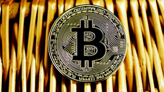 Биткойн в диапазоне $100K-$110K: растущий интерес к коротким позициям и прогнозы на крупное движение