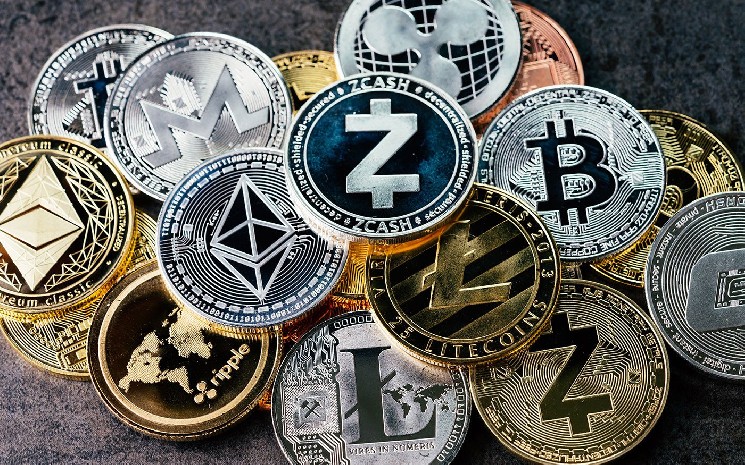 Альткойны под угрозой: влияние монетарной политики ФРС и уход инвесторов