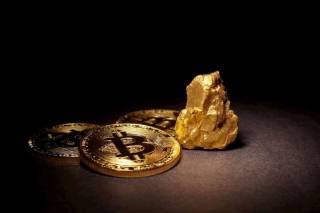 Биткойн как канарейка для фондового рынка: что сигнализирует падение его ценности по сравнению с золотом?