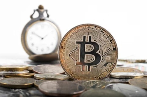 Биткойн как новый класс активов: от спекуляций к институциональному инвестиционному инструменту