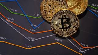 Анализ рынка биткойна: новые рекорды и влияние крупных инвесторов на волатильность