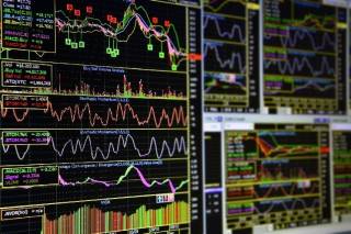 Открытый интерес по Bitcoin и XRP достигает рекордов на фоне коррекции бычьего рынка
