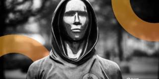 Сатоші Накамото: творець Bitcoin стає багатшим за Білла Гейтса та наближається до Уоррена Баффета