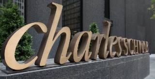 Charles Schwab планує випустити власний стейблкоін для покращення транзакцій на блокчейні