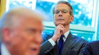 Секретные встречи Трампа и Бессента: Увольнение Пауэлла под вопросом?