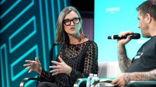 Ark Invest продала акції Coinbase на 12 мільйонів доларів та диверсифікує інвестиції в криптовалюти
