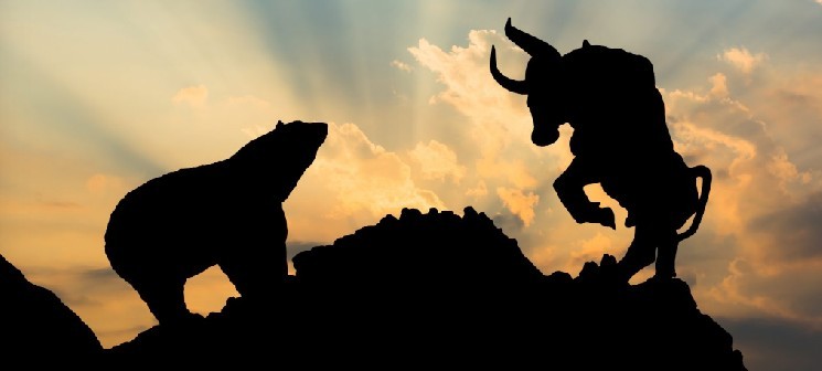 Криптовалютний ринок переживає падіння: XRP, DOGE та SOL знижаються, а сезон альткоїнів поки під питанням.