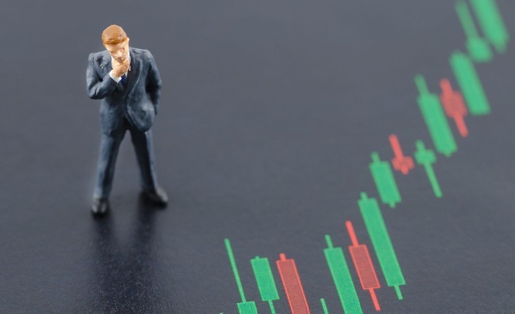 Біткоїн знову під тиском: ринок залишився вразливим після падіння та низького попиту на ETF