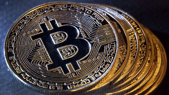 Биткойн пытается восстановиться после падения: аналитики предупреждают о возможной коррекции и сигнализируют о пике длинных позиций на Binance