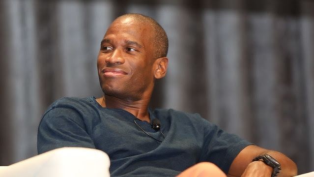 Артур Хэйс изменил свое мнение о эфире: крупная покупка после продажи на миллионы долларов