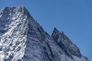 Биткойн на грани двойного максимума: борьба с уровнем $122,000 перед отчетом CPI США